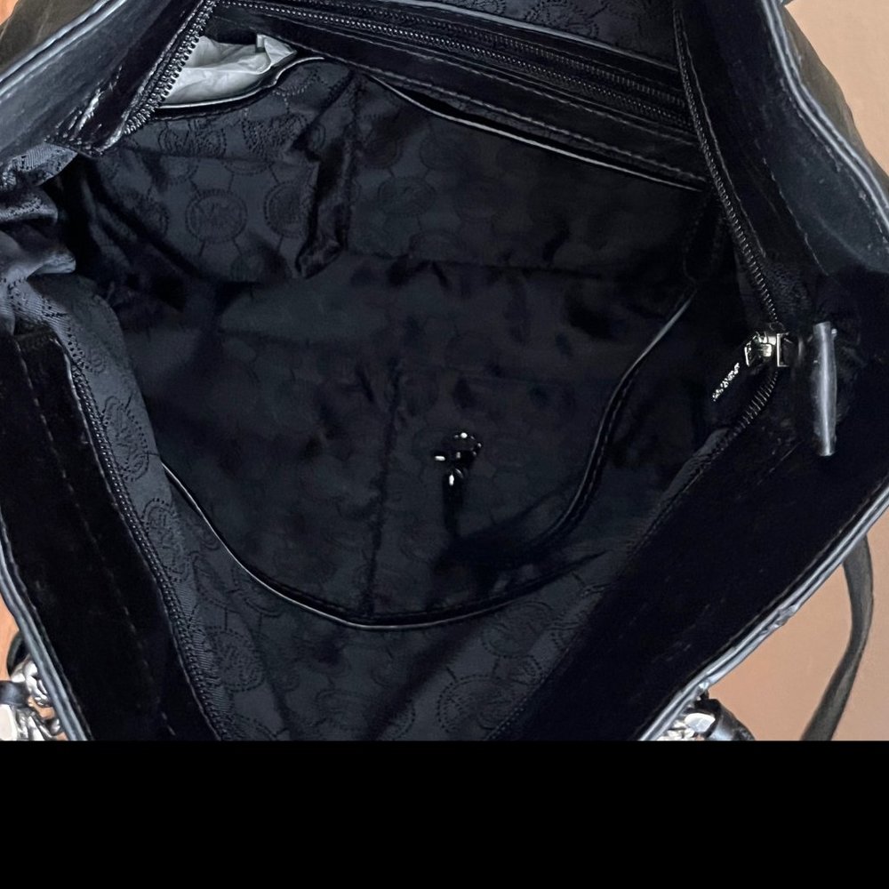 NWT - Michael Kors Chain Link Leather Black Handbag – Vintage - Gift Ready! - Picture 4 of 15